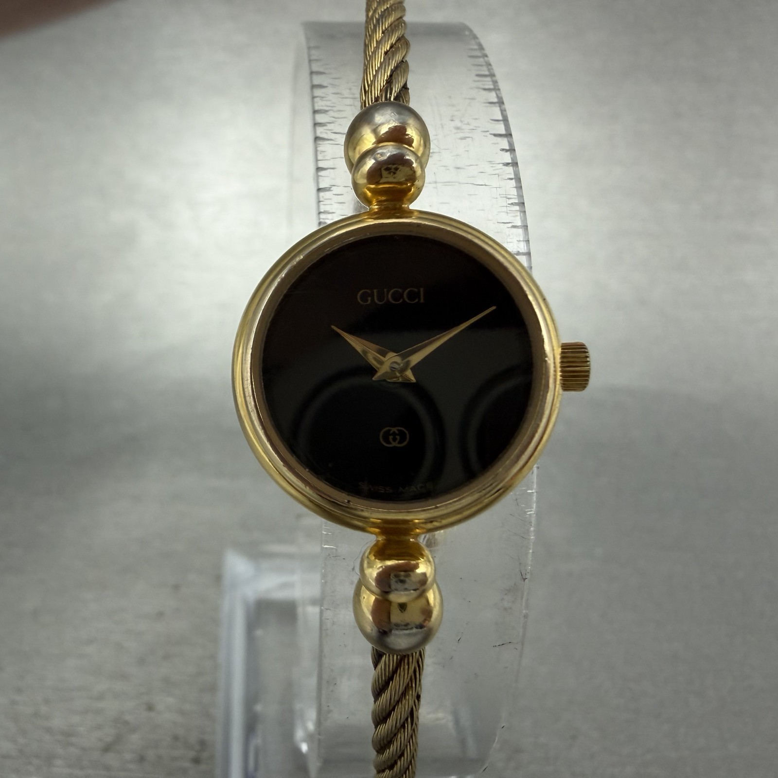 Gucci Watch Women 20mm Black Dial Gold Plated Round 2047L New Battery Vintage