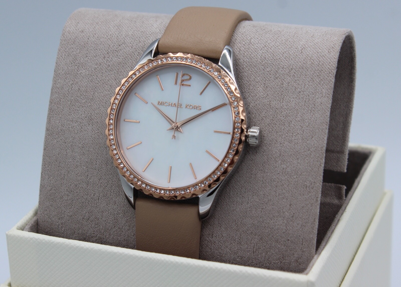 NEW AUTHENTIC MICHAEL KORS LAYTON SILVER BROWN LEATHER MOP WOMEN’S MK2910 WATCH