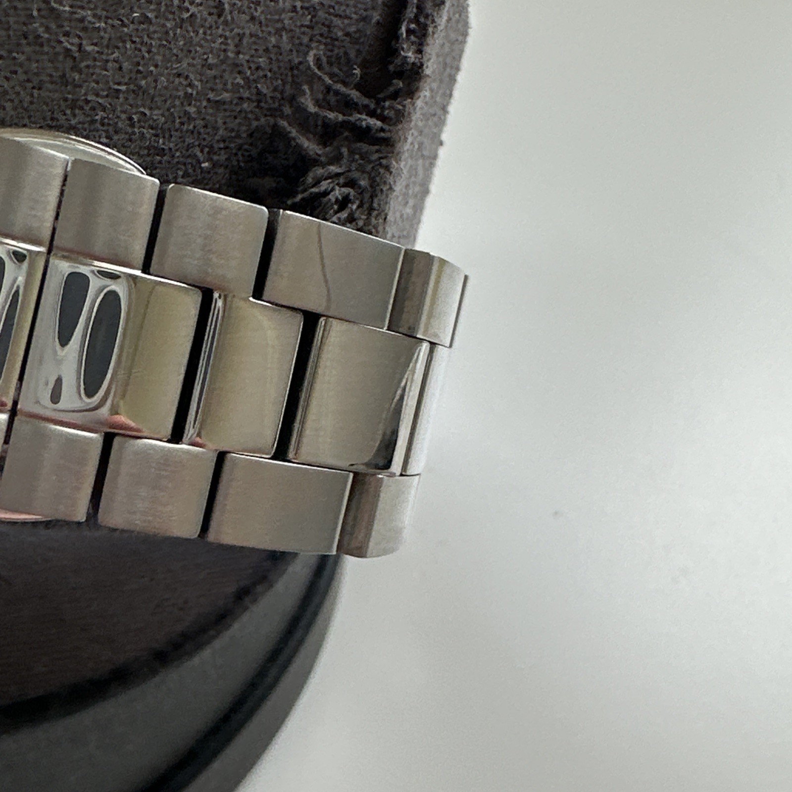 Bulova Mens Classic Calendar Automatic Silver Stainless Steel Watch 39 MM 98B422