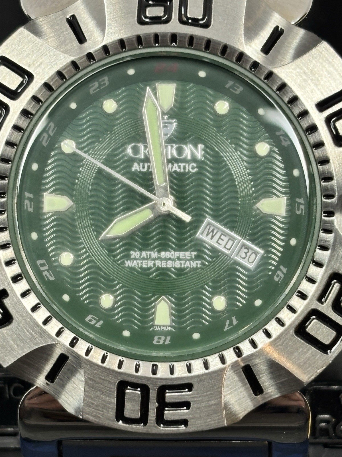 NOS Croton Vortex Automatic 21 Jewels Green Wave Dial 200M Divers Men’s Watch