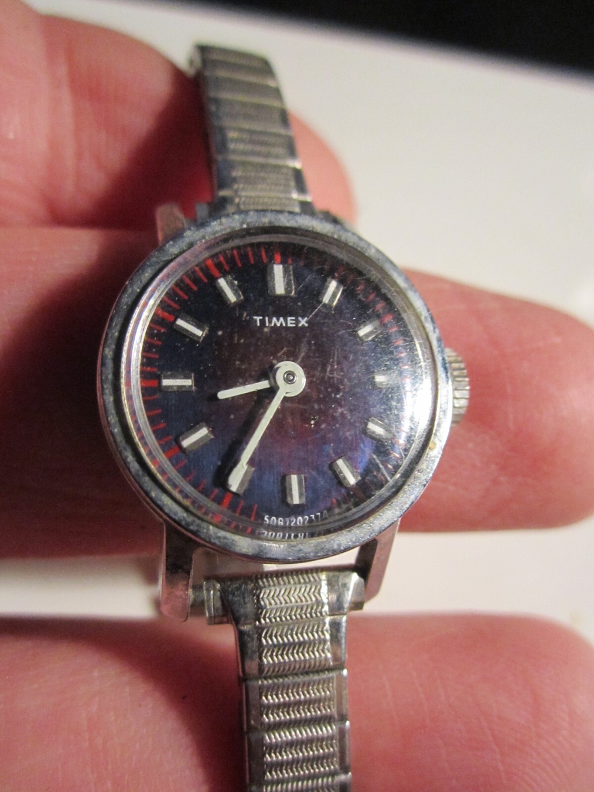 LADIES’ TIMEX WATCH WIND UP DARK RED DIAL NOT WORKING FITS 7″ WRIST – AG-1