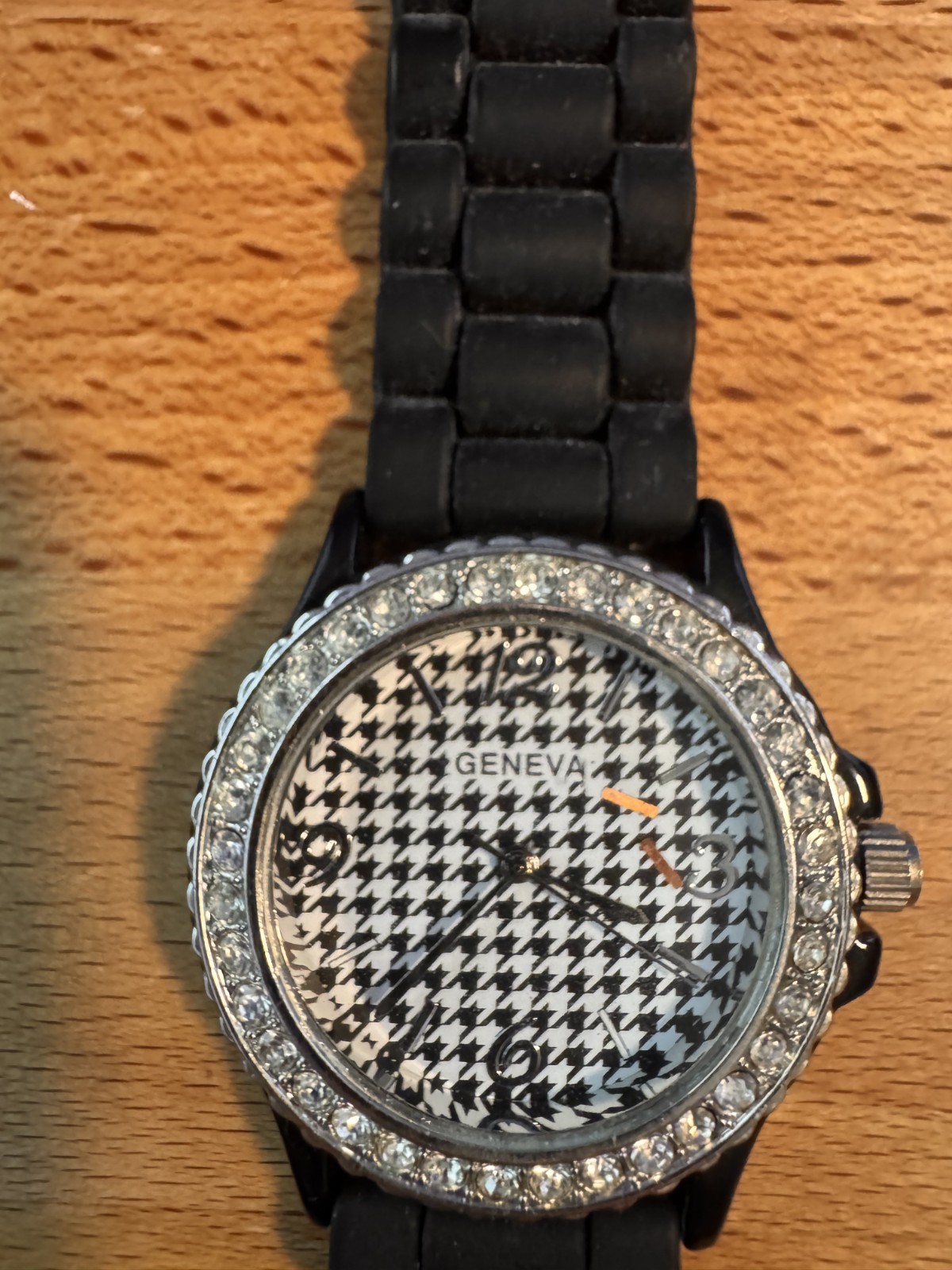 Vintage Geneva Gemmed ladies watch, #5573 running with new battery NR J