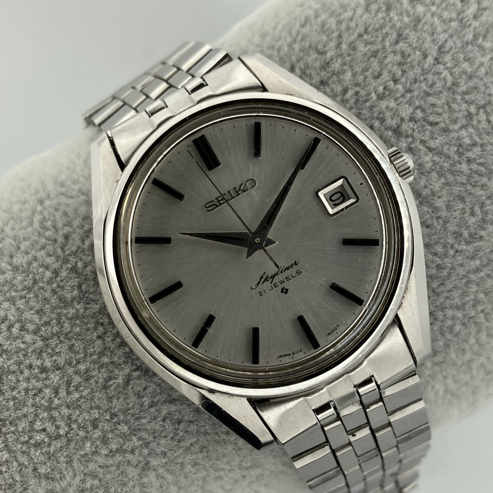 Seiko Skyliner Date 6102-8000 Manual Winding Silver Dial
