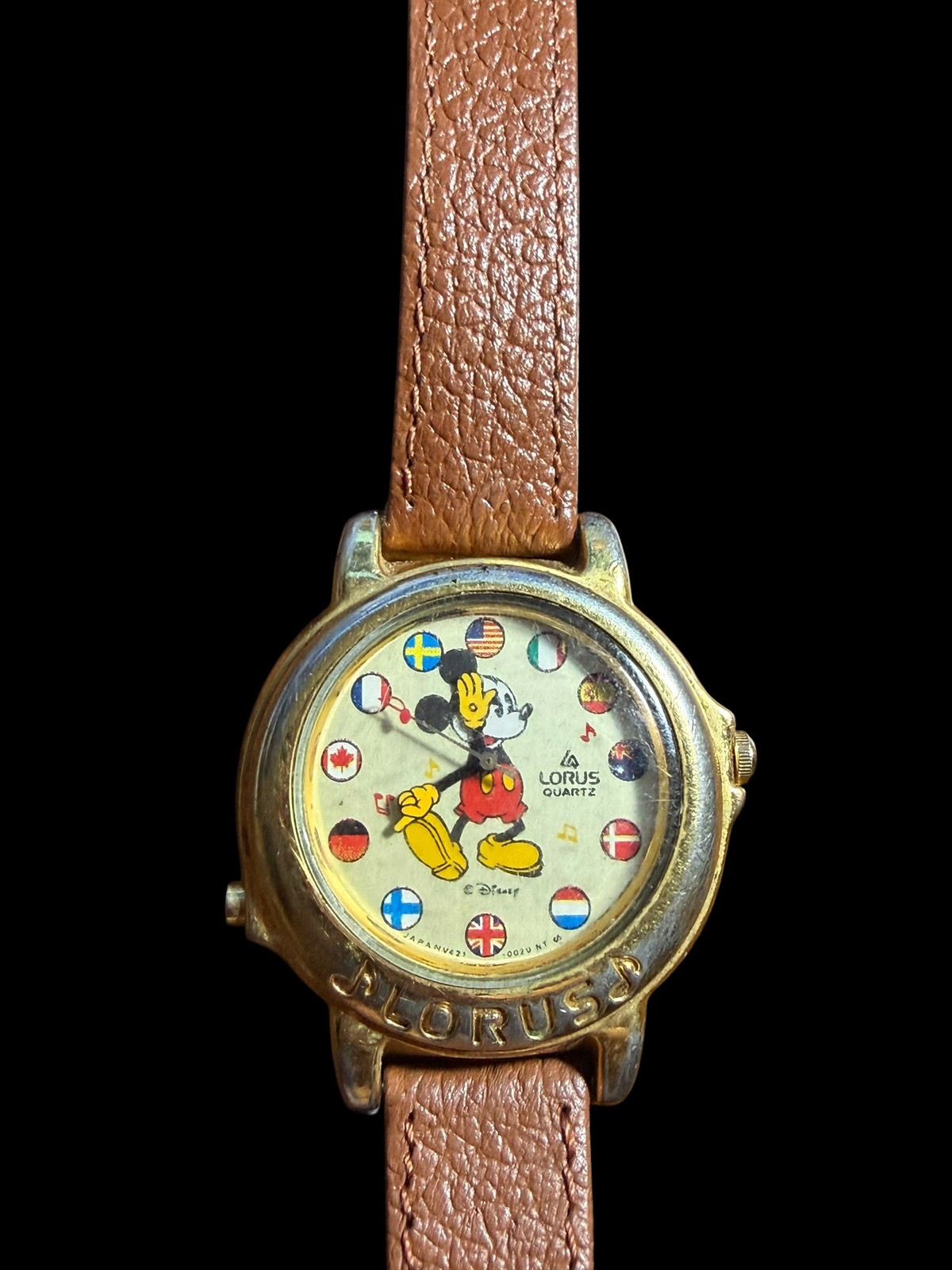 Vintage Lorus Quartz Disney Mickey Mouse World Flags Watch Brown Leather Band