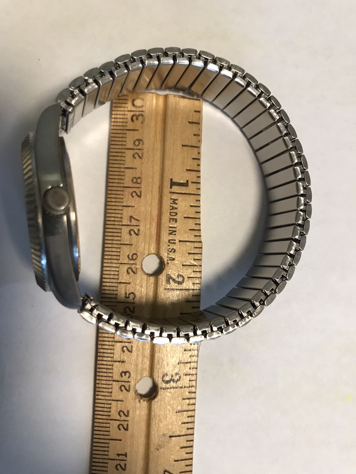 Sharp Mens Watch w/Date Indicator 100 Feet Water Resistant Gold & Silver NICE