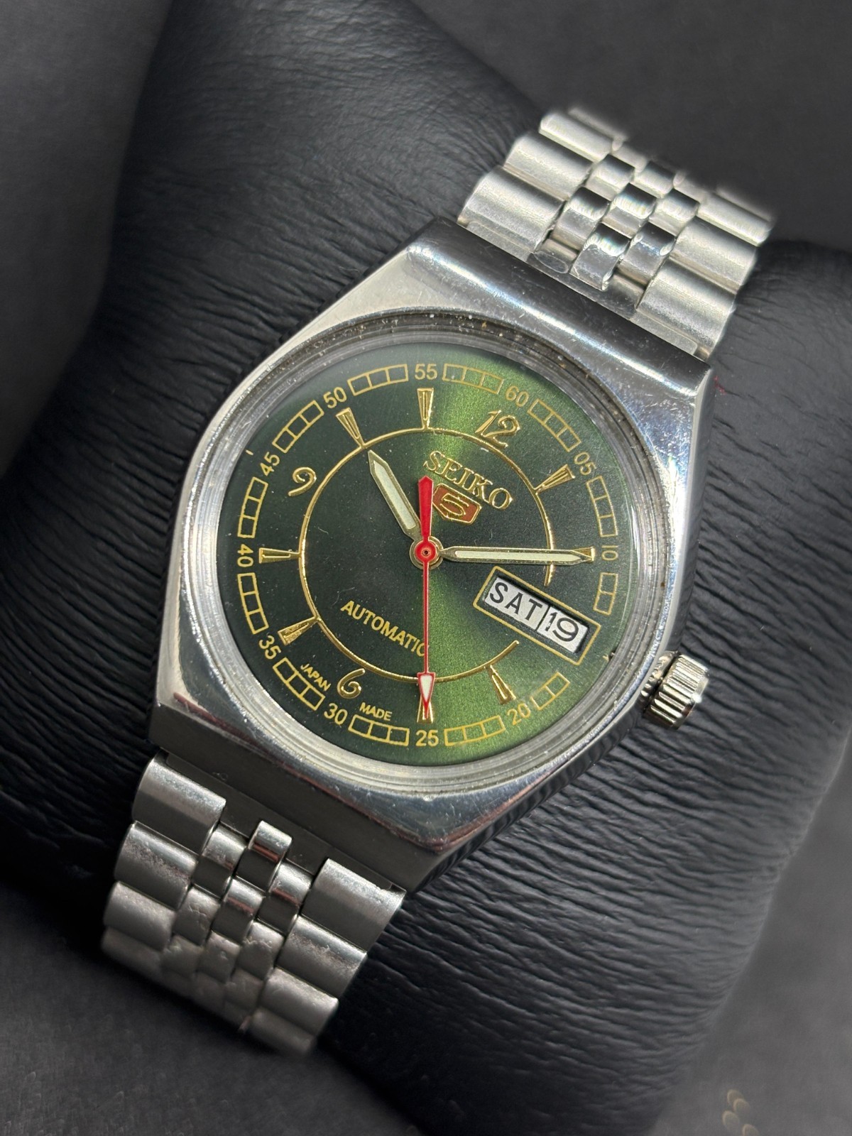 Vintage Seiko 5 Automatic Day/Date Japanese Men’s Wrist Watch