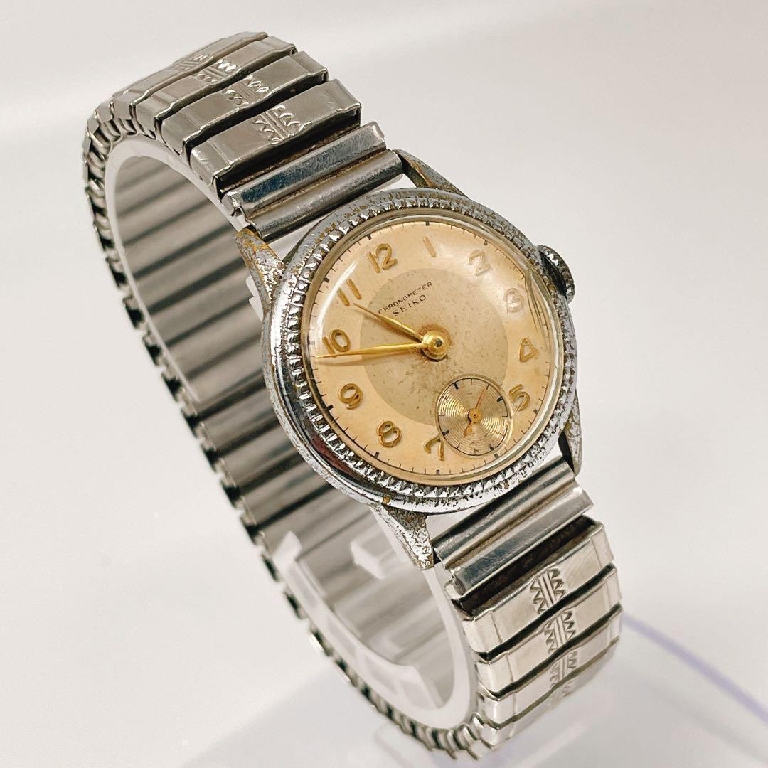 Working Seiko manual winding small seconds vintage 14102 ladies’ retro watch