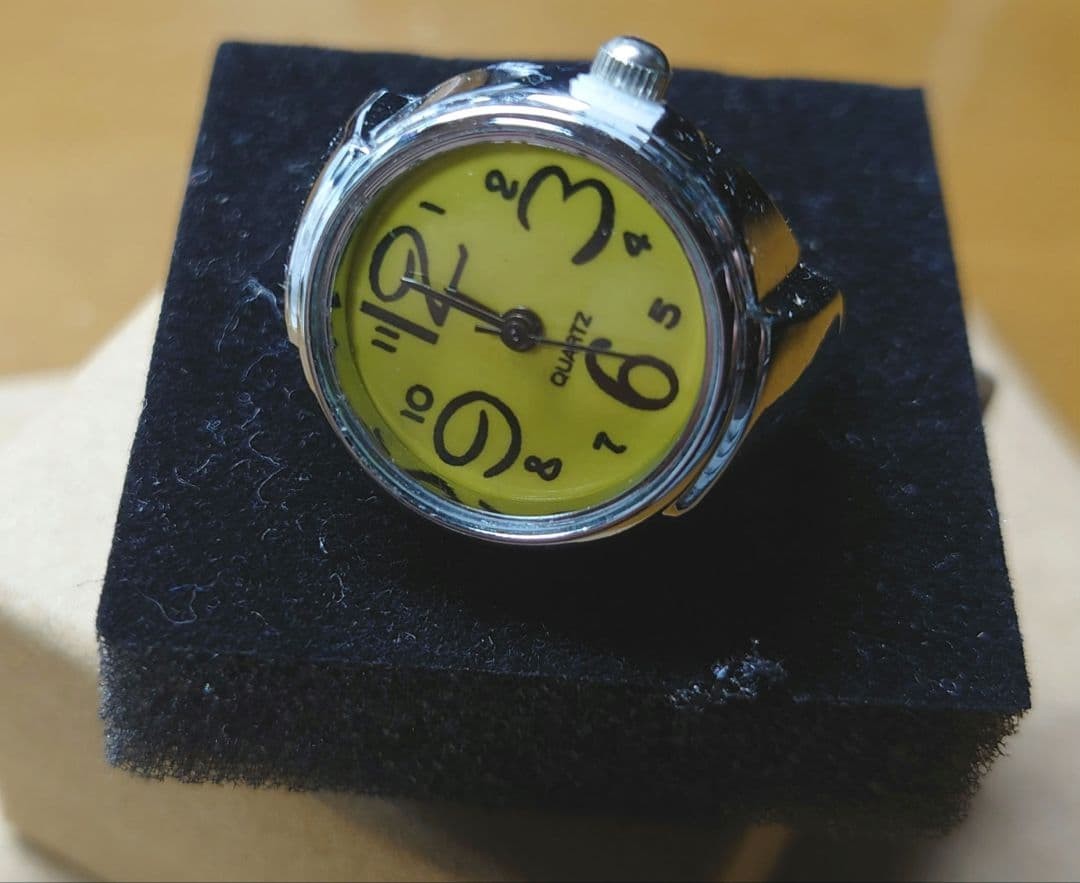 Yellow Dial Ring Watch Quartz Analog Gold Tone Adjustable Finger Watch Working
