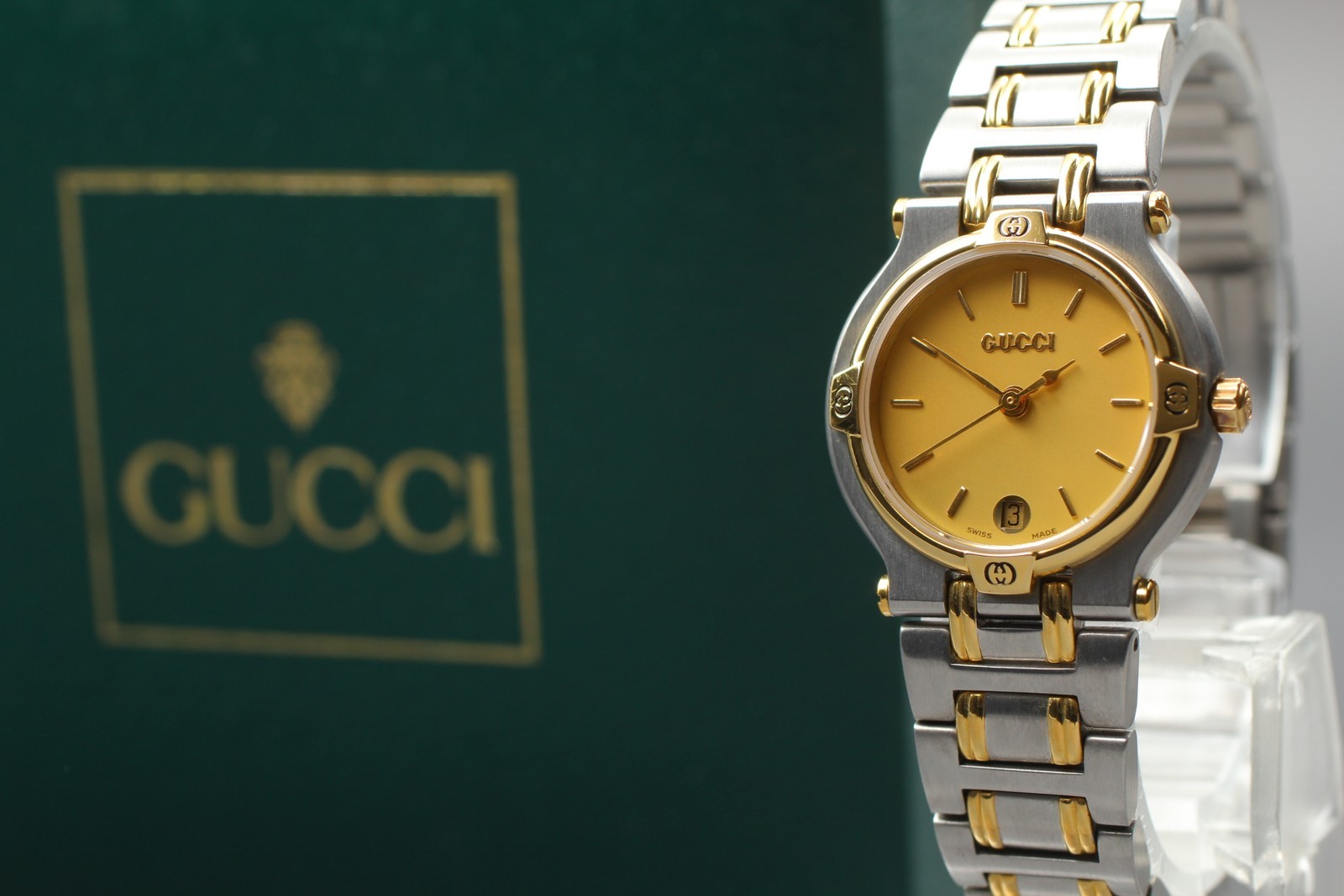 Near Mint w/Box Gucci 9000L Gold Dial 25mm Date Women’s Quartz Watch From Japan