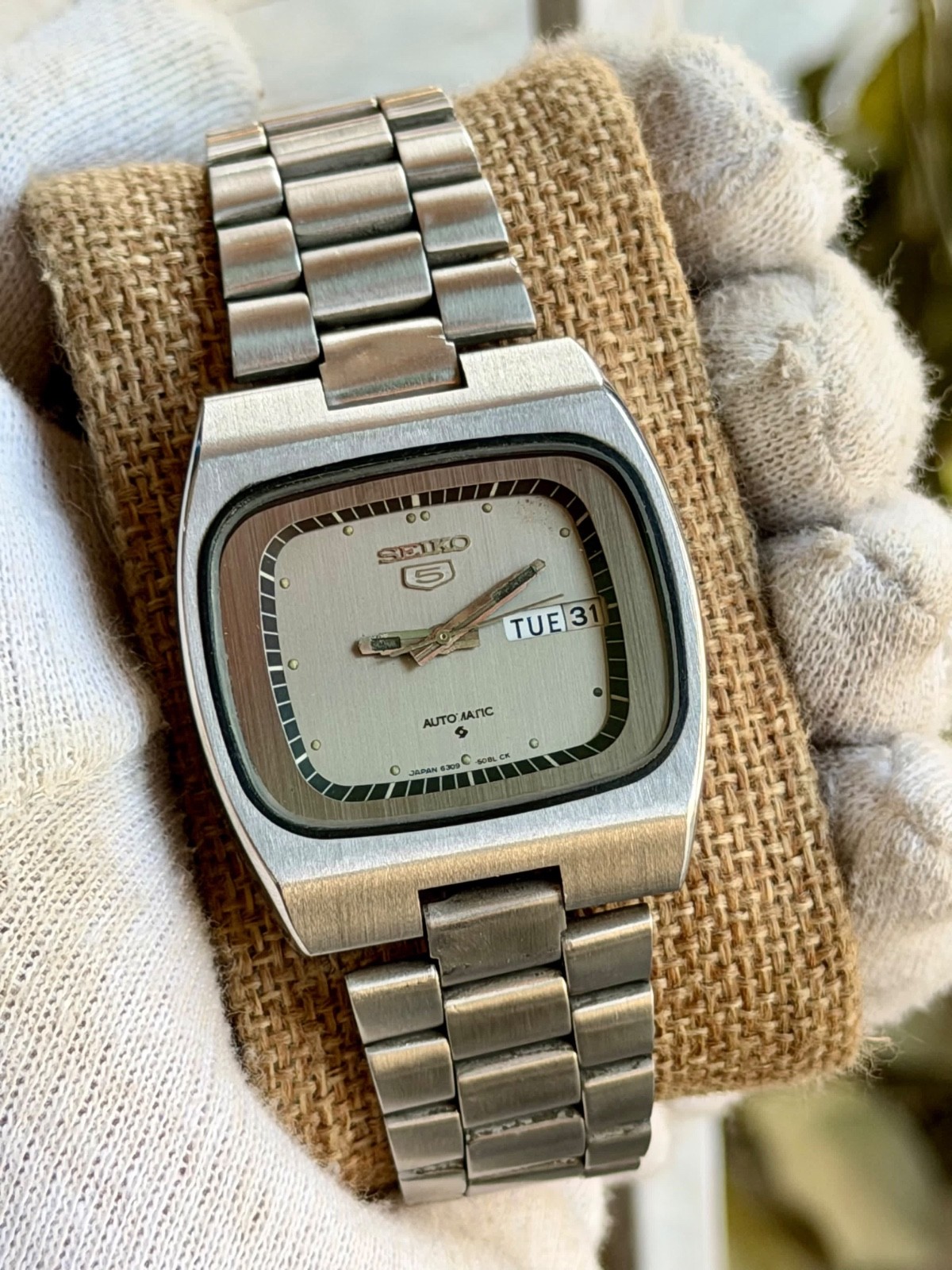 vintage seiko 5 automatic day date silver dail tv shape stainless steel mens