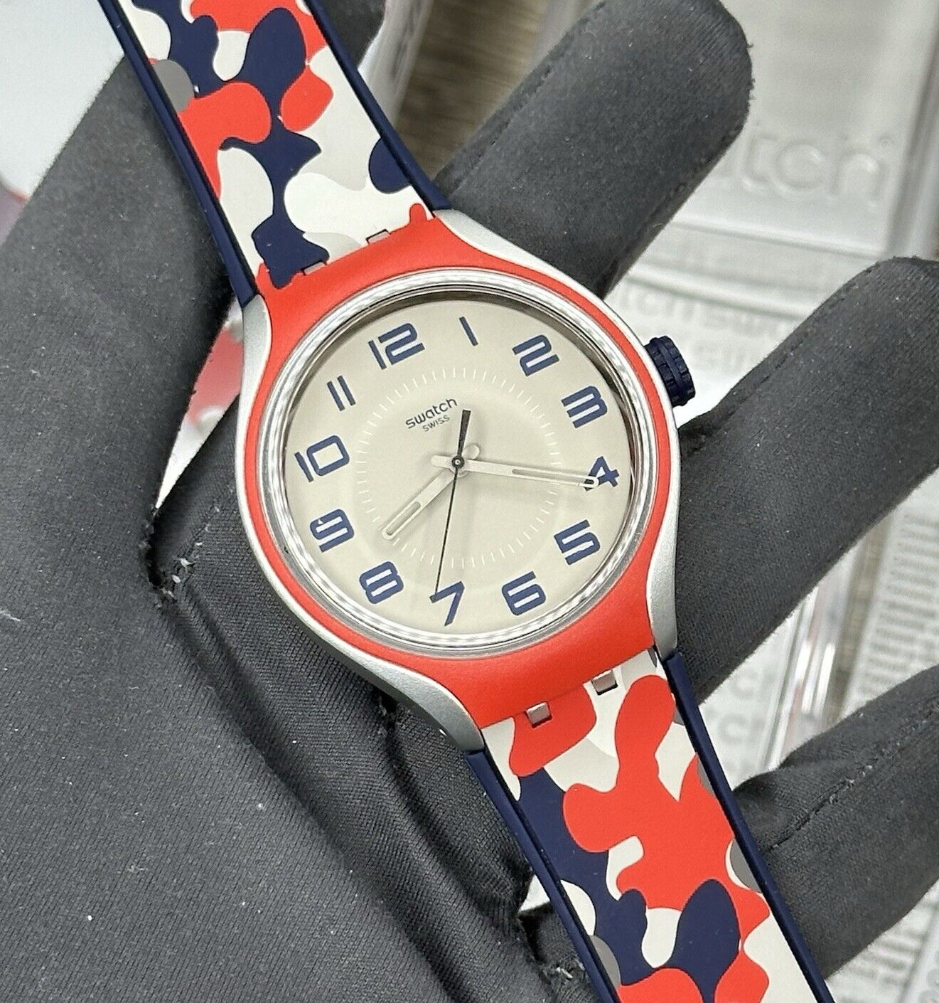 NEW✅ Swatch LOOK FOR ME Aluminum Case Camouflage Silicone Men’s Watch YES1000