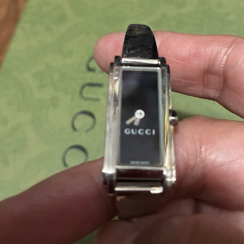 Gucci 1500L Swiss Made Quartz Women’s Rectangular Black Dial Leather Strap