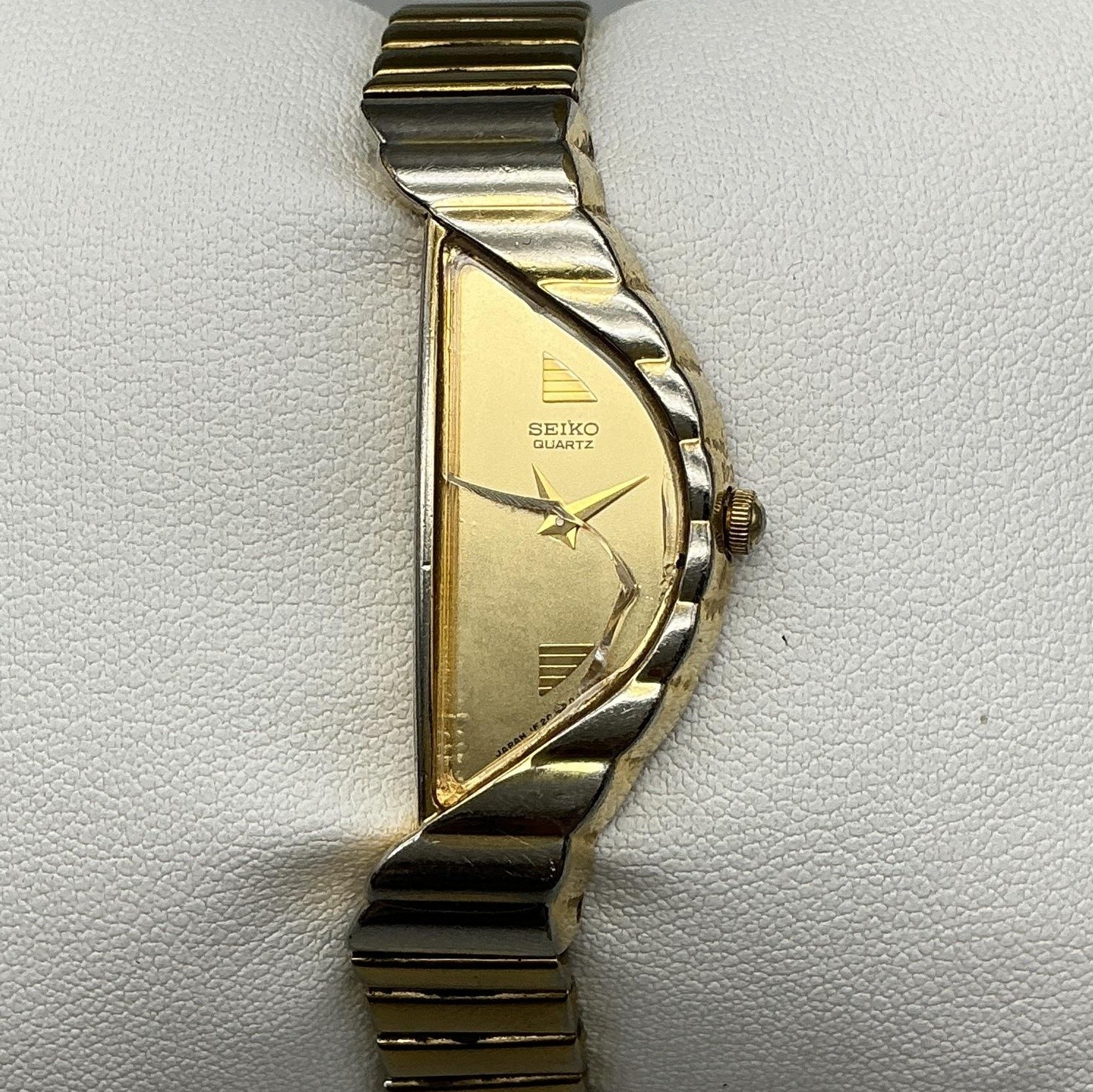 Seiko Half Moon 1F20-5D59 Women Watch 14mm Gold Tone Dial CRACKED CRYSTAL 6.25″
