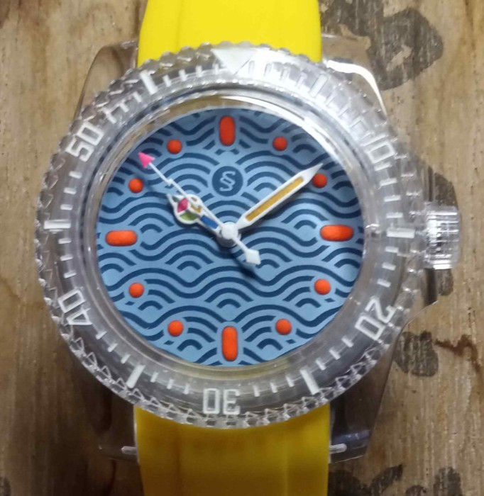 Summer knockaround beach watch – Acrylic case with Seiko NH35 automatic movement