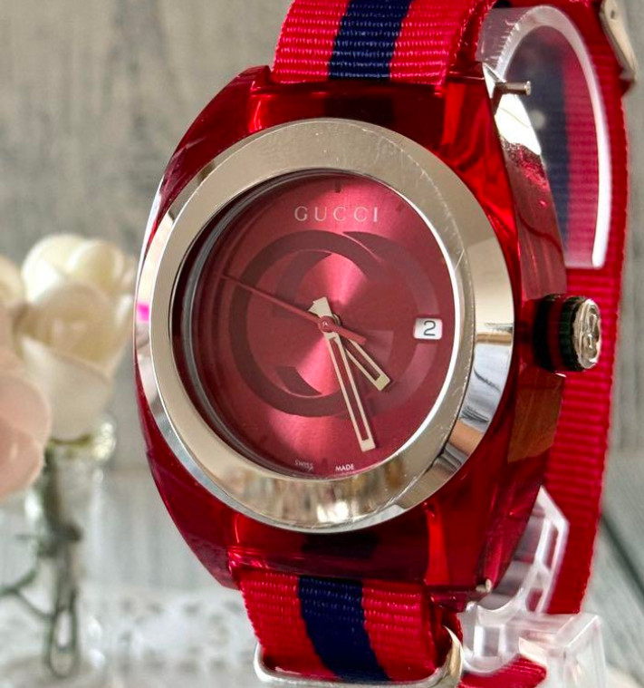 GUCCI Watch 137.1 SYNC Red Silver Quartz Working Condition Rare Authentic No Box