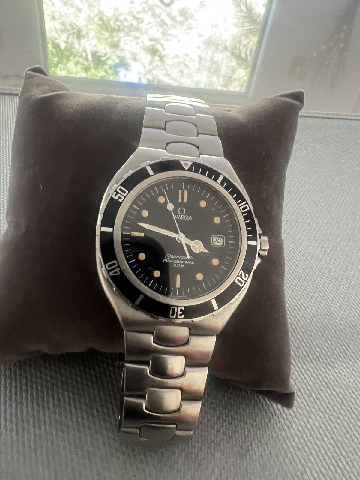 Men’s Date Omega Seamaster Professional 200m Watch Battery Operated.