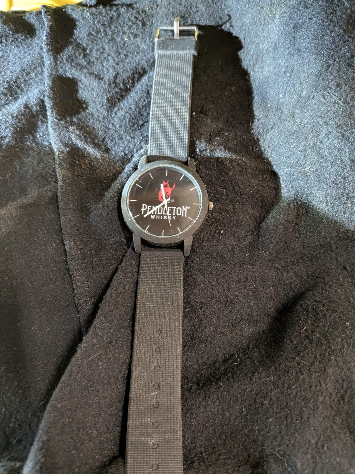 Pendleton Whisky Analog Quartz Logo Dial Watch 40-43.9mm Black Rubber Strap