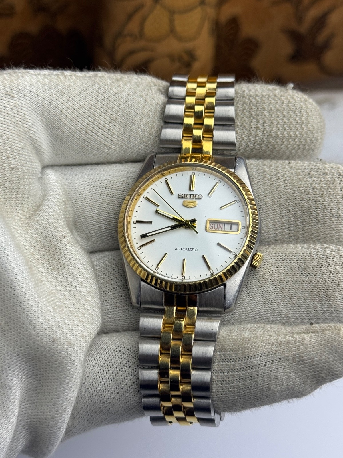 Vintage Seiko 5 7009 Automatic White Dial Fluted Bezel Two Tone Jubilee Men’s