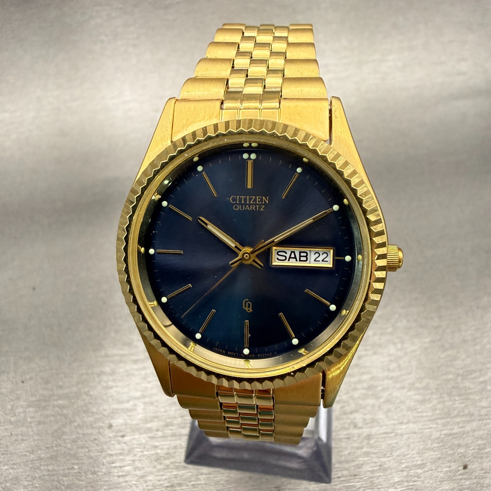 Citizen CQ Watch Men 35mm Blue Dial Gold Tone Daydate Round 1102-R12543 New Batt