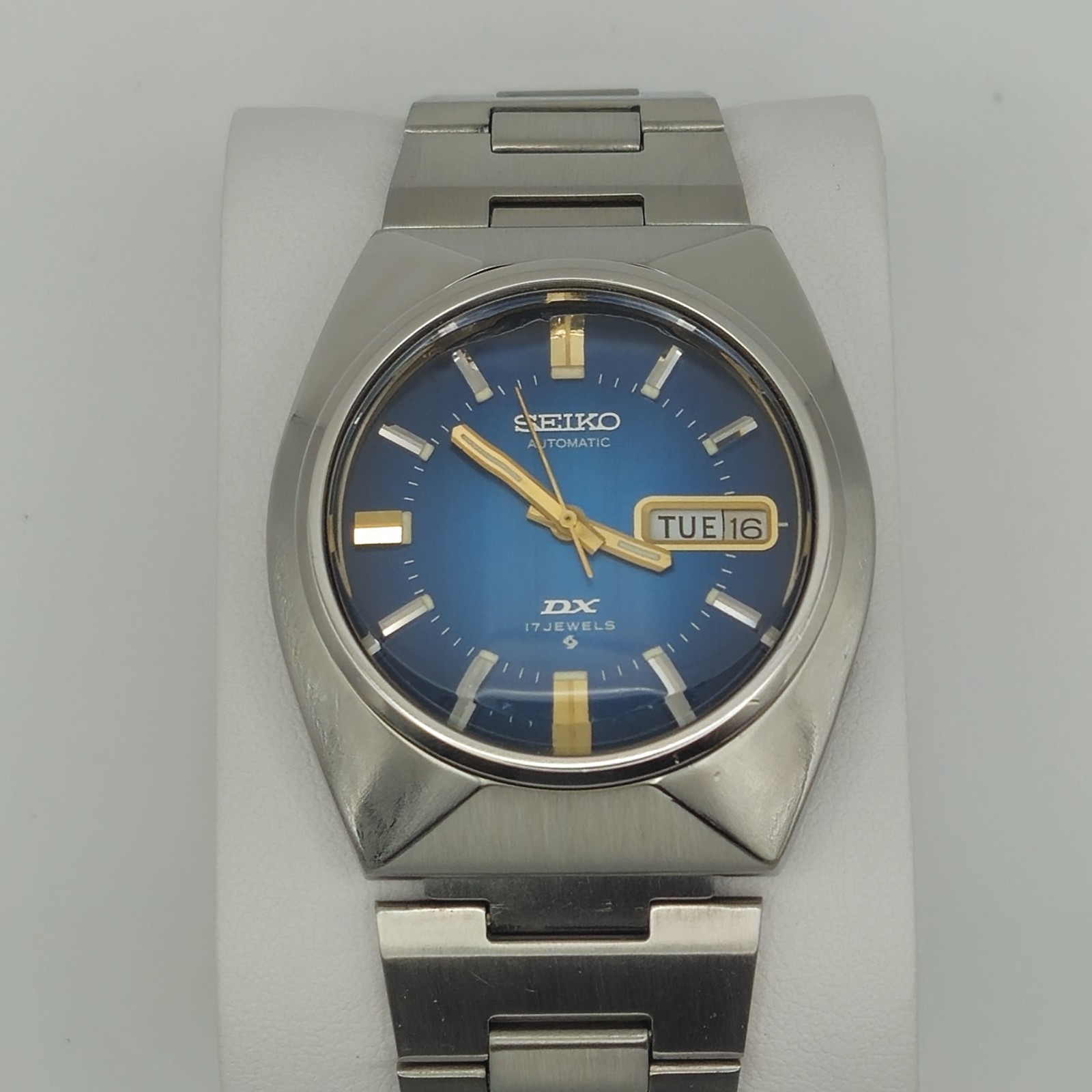Vintage 1975 Seiko DX 6106-7729 Automatic Watch with Blue Starburst Dial.