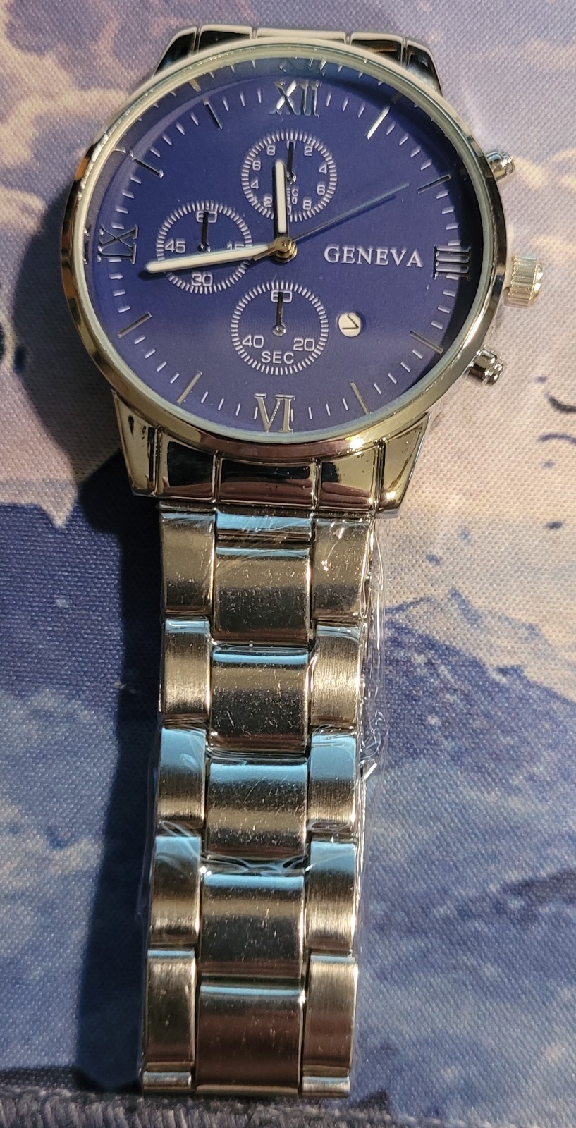 NEW Men’s Blue Dial Silver Band Geneva Quartz Watch Battery Powered HY6012