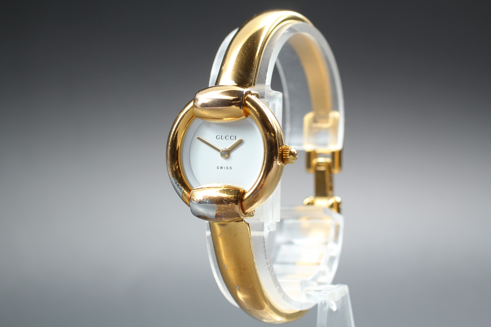 Gucci 1400L White Dial Gold Bangle Quartz 25mm Ladies Watch From JAPAN