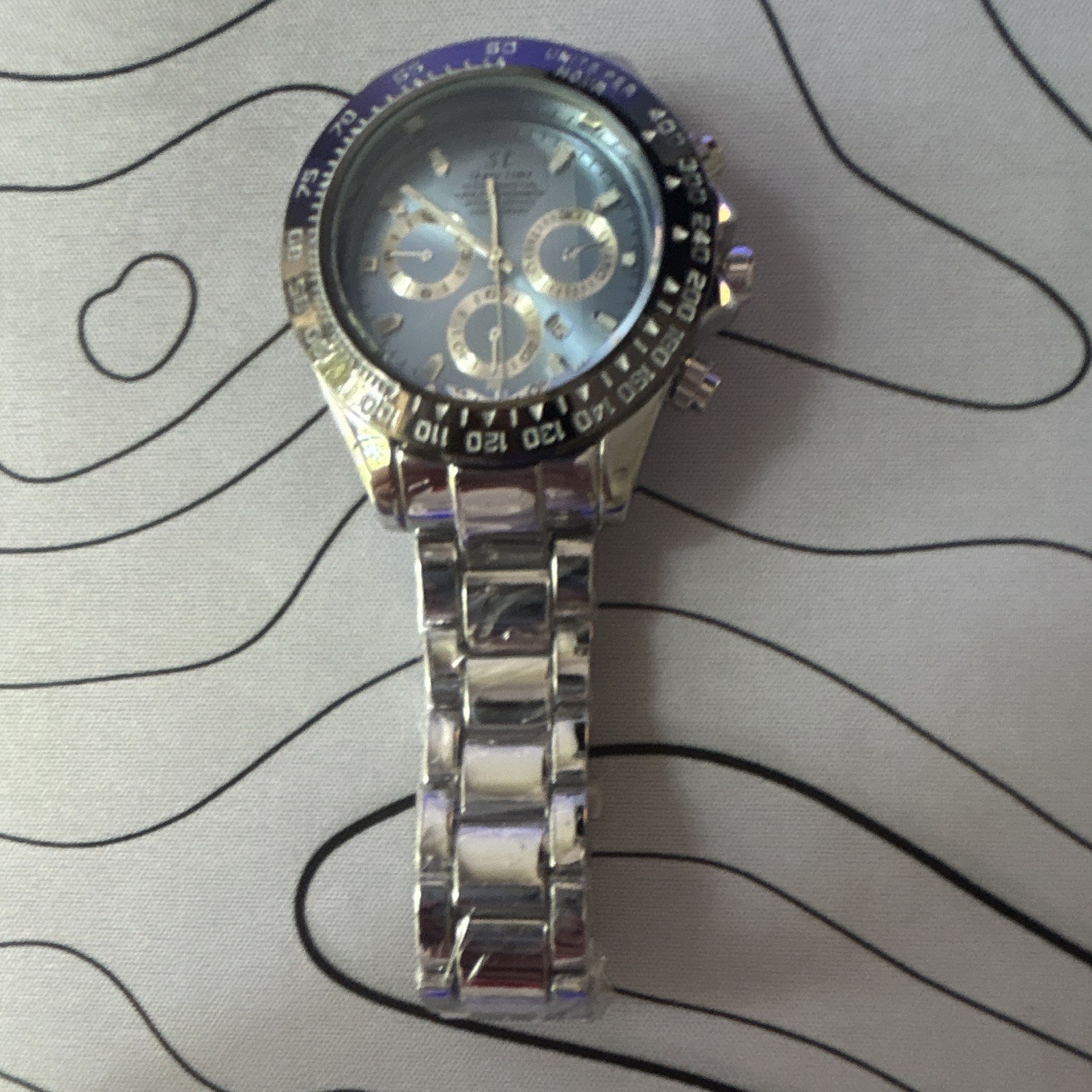 Silver watch brand new never been used comes with package