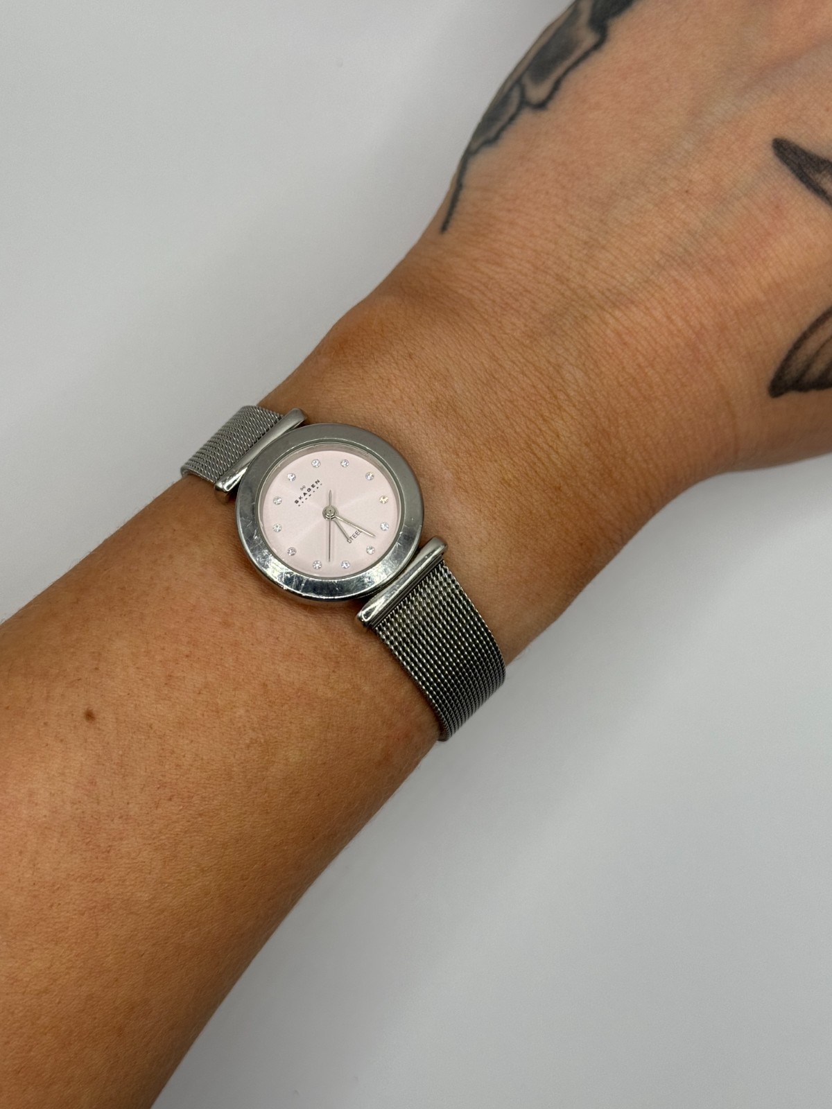 SKAGEN Diamond Pink Dial Stainless Steel Women’s Watch Mesh Bracelet New Battery
