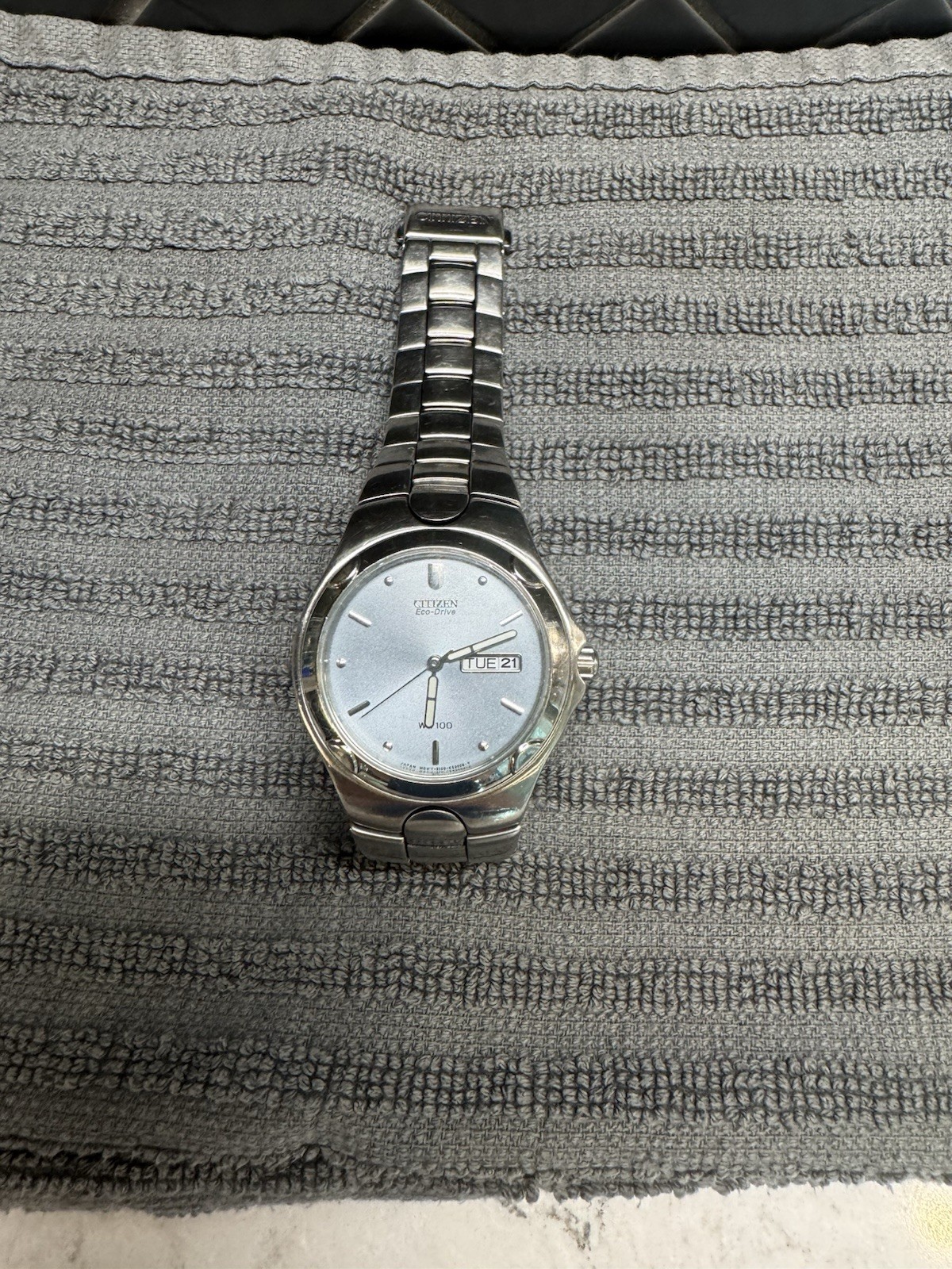 Citizen Eco-Drive Quartz Analog Wristwatch Silver Dial Date 100M SS Band