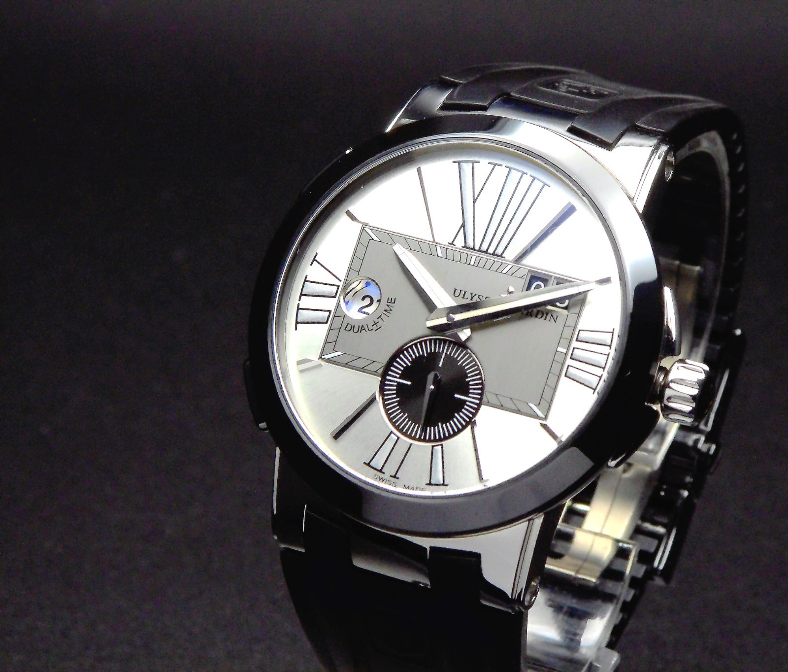 Ulysse Nardin Executive Dual Time Silver Dial 243-00-3/421 with Rubber Strap