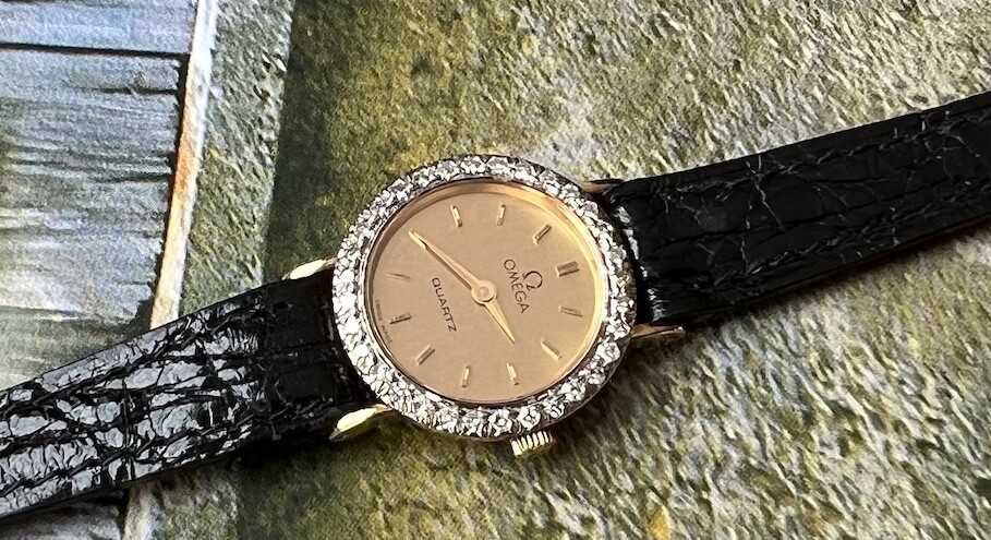 Nice Ladies Omega 14k Solid Gold – Diamonds Bezel