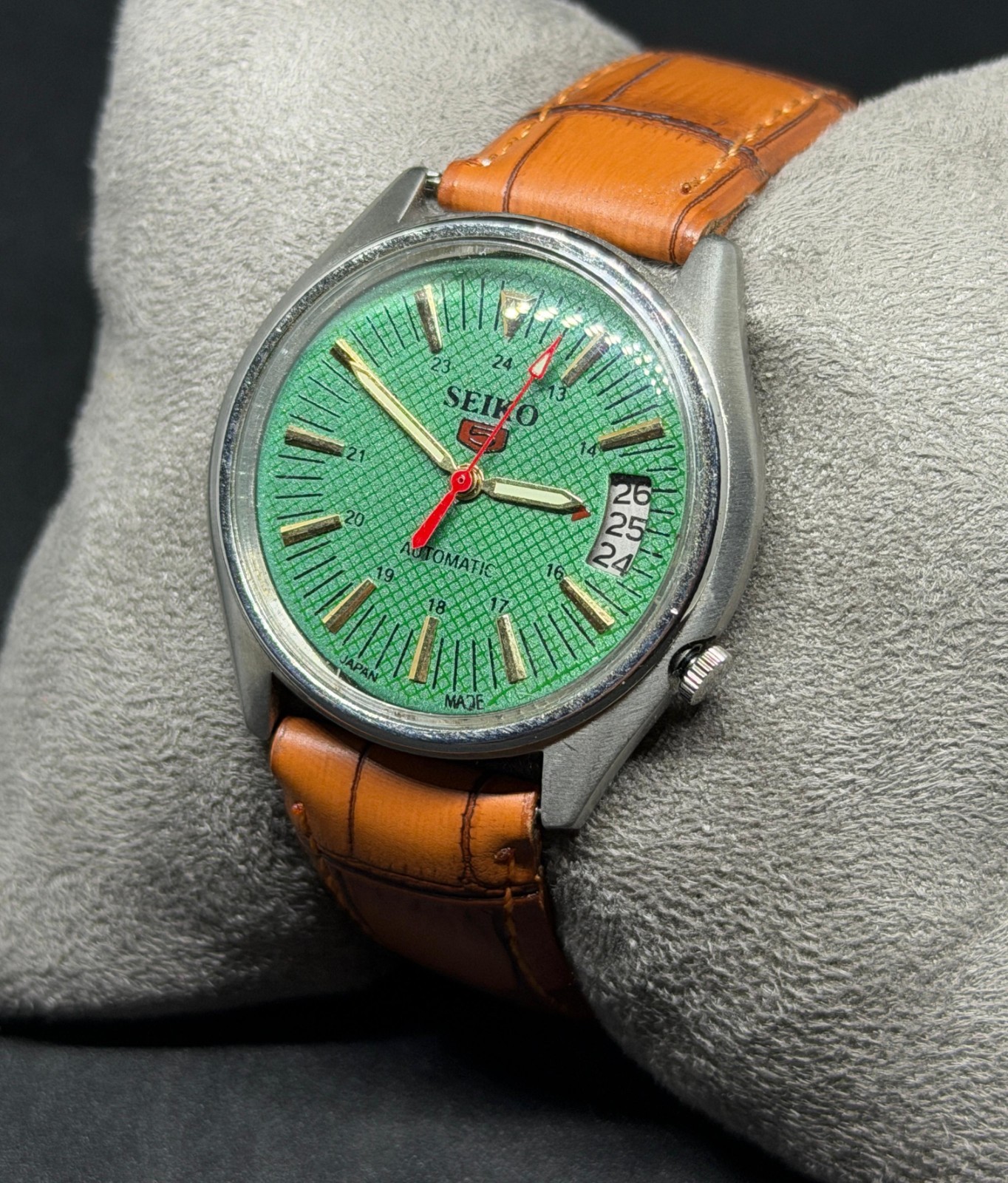 Vintage Seiko 5 Automatic Day/Date Japanese Men’s Wrist Watch