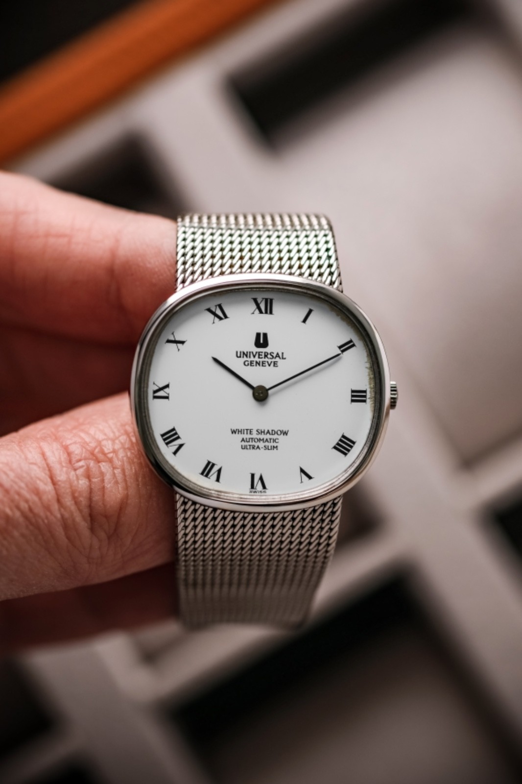 Universal Geneve White Shadow Horizontal Ellipse Microrotor Ref. 866050 white
