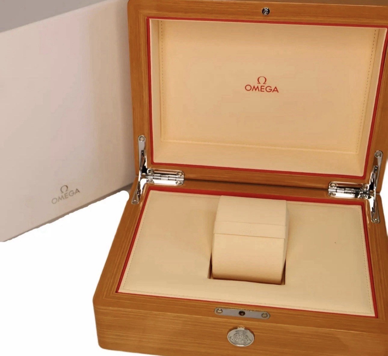 OMEGA Seamaster Aqua Terra Automatic Date MOP Dial – 29.5mm – 18ct Yellow Gold