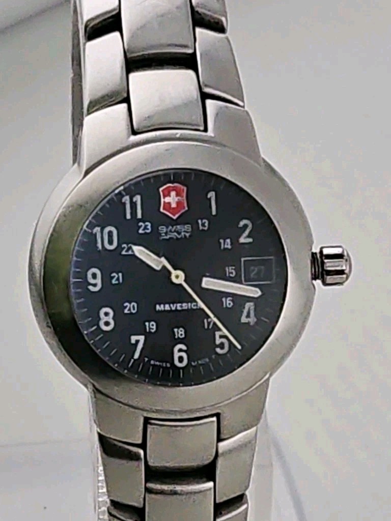 Ladies 2001 Vintage Victorinox Maverick 24522 (Gen 1) Swiss Army Watch Runs