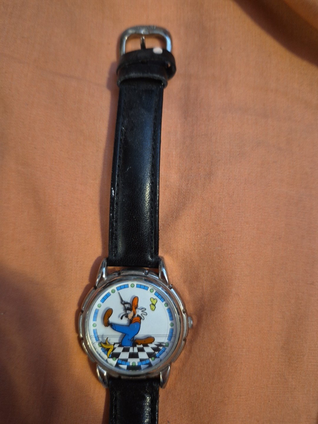 Disney Fossil Mens Mickey Mouse (Goofy) Watch (Rotating Goofy Second Hand) – New
