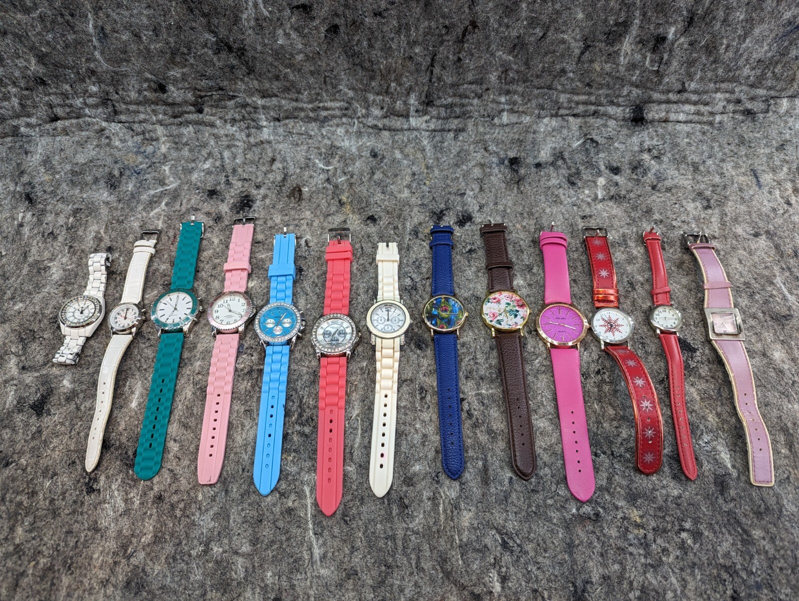 🔥Lot of 13 🔥Ladies Watches – Rubber, Leather Banded – Dead Batteries