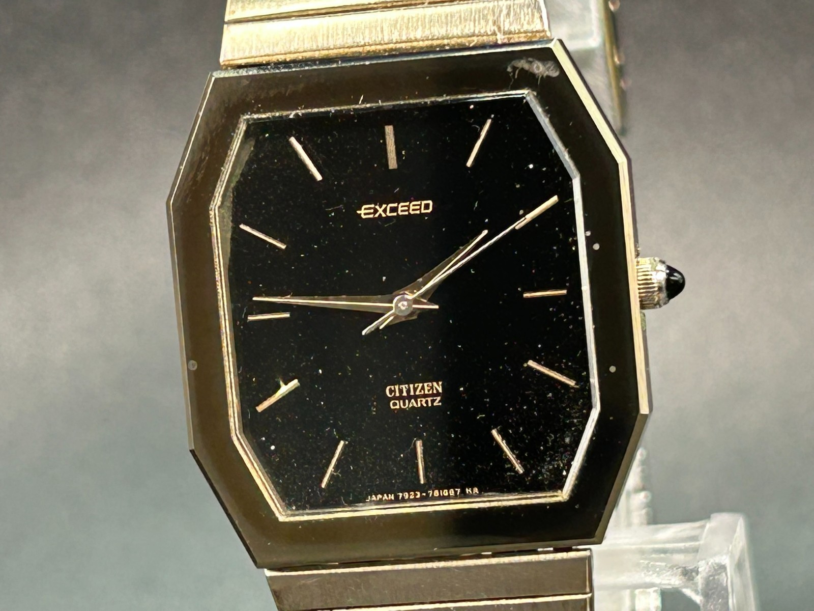 Vintage CITIZEN Exceed 4-798899 Black Gold Square UNISEX 27m QZ Watch From JAPAN