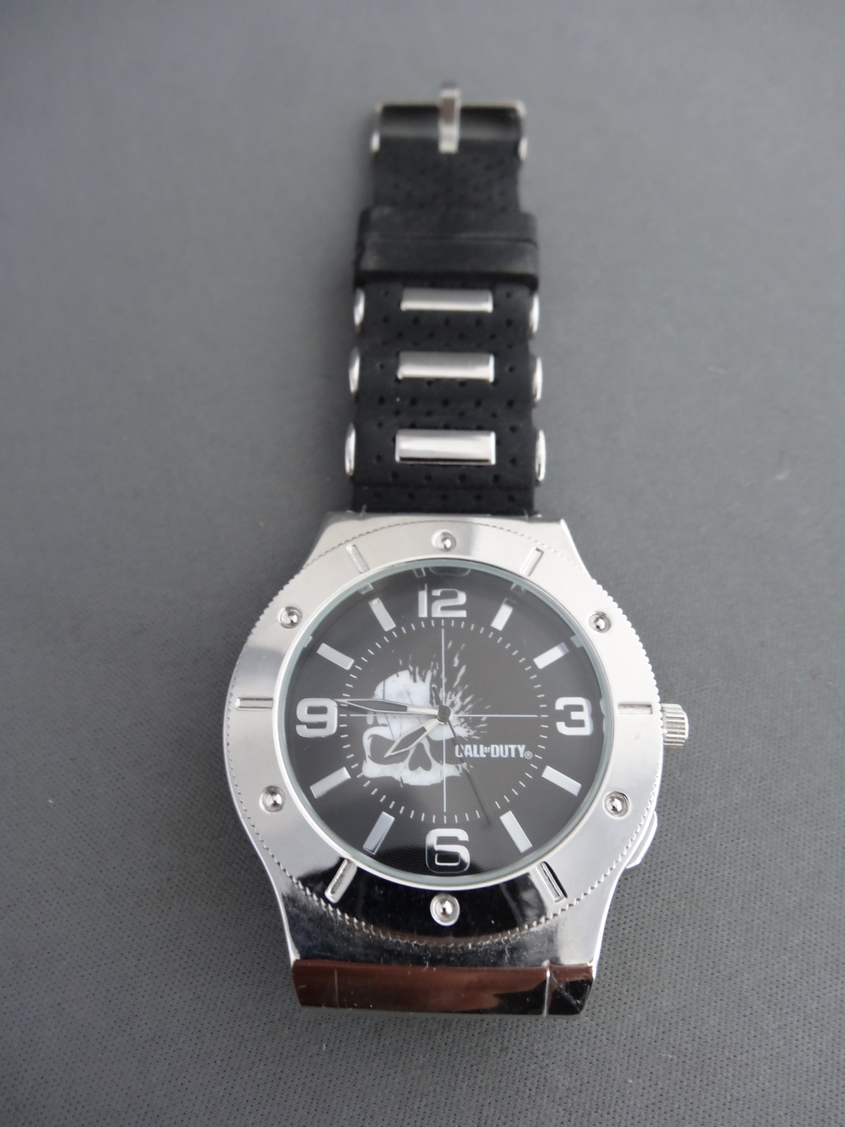 ACCUTIME WATCH CO 2017 CALL OF DUTY BLACK BAND SPORTS WRISTWATCH WORKING