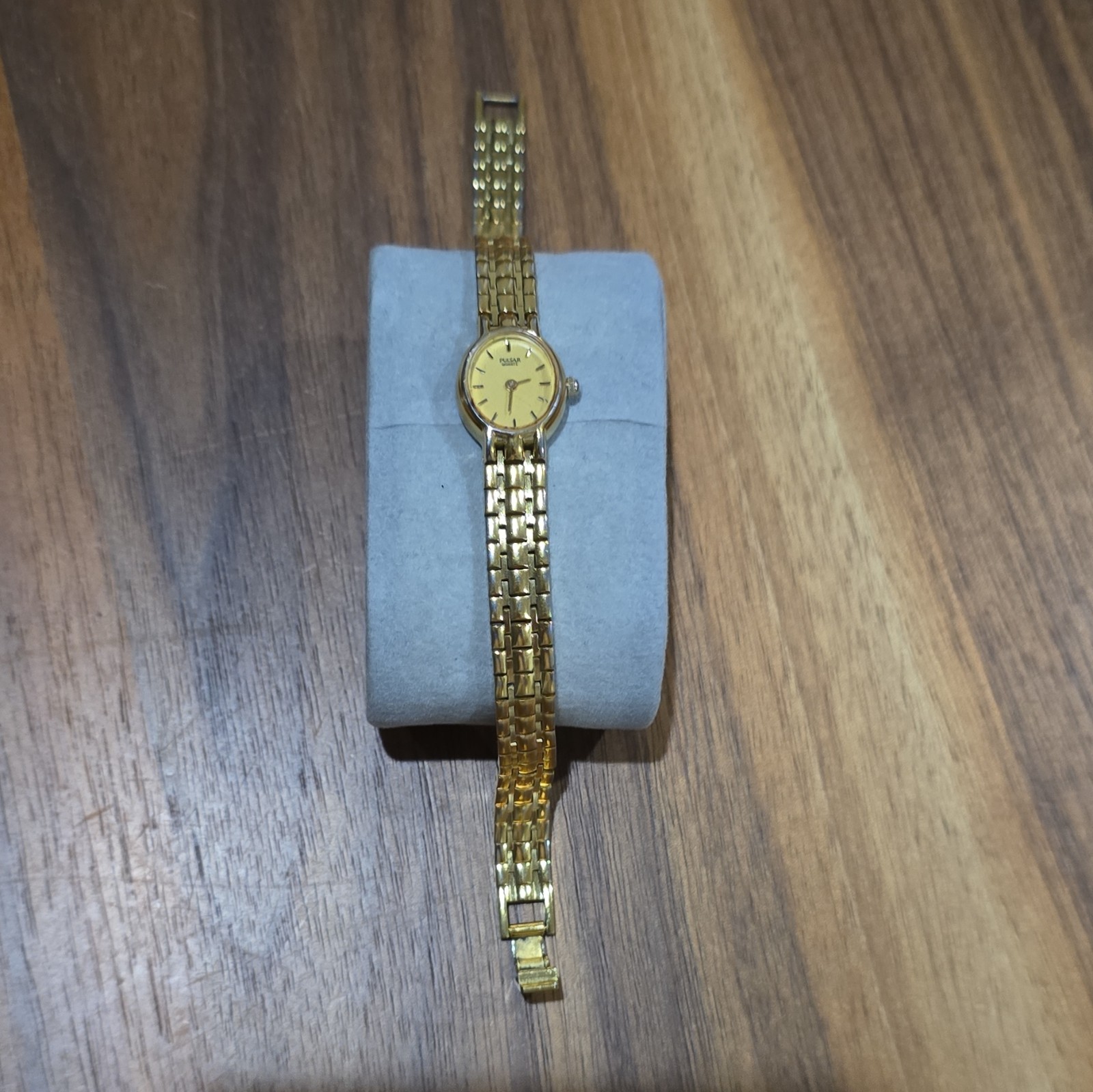 Vintage Pulsar Quartz Gold Tone Ladies Watch V400-X017 New Battery Dress Casual