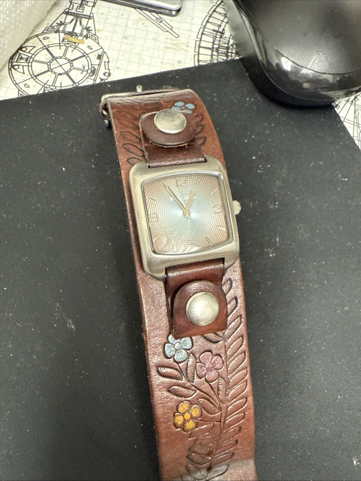 FOSSIL WATCH EMBROIDERED FLOWERS on BROWN LEATHER WOMEN GIRLS