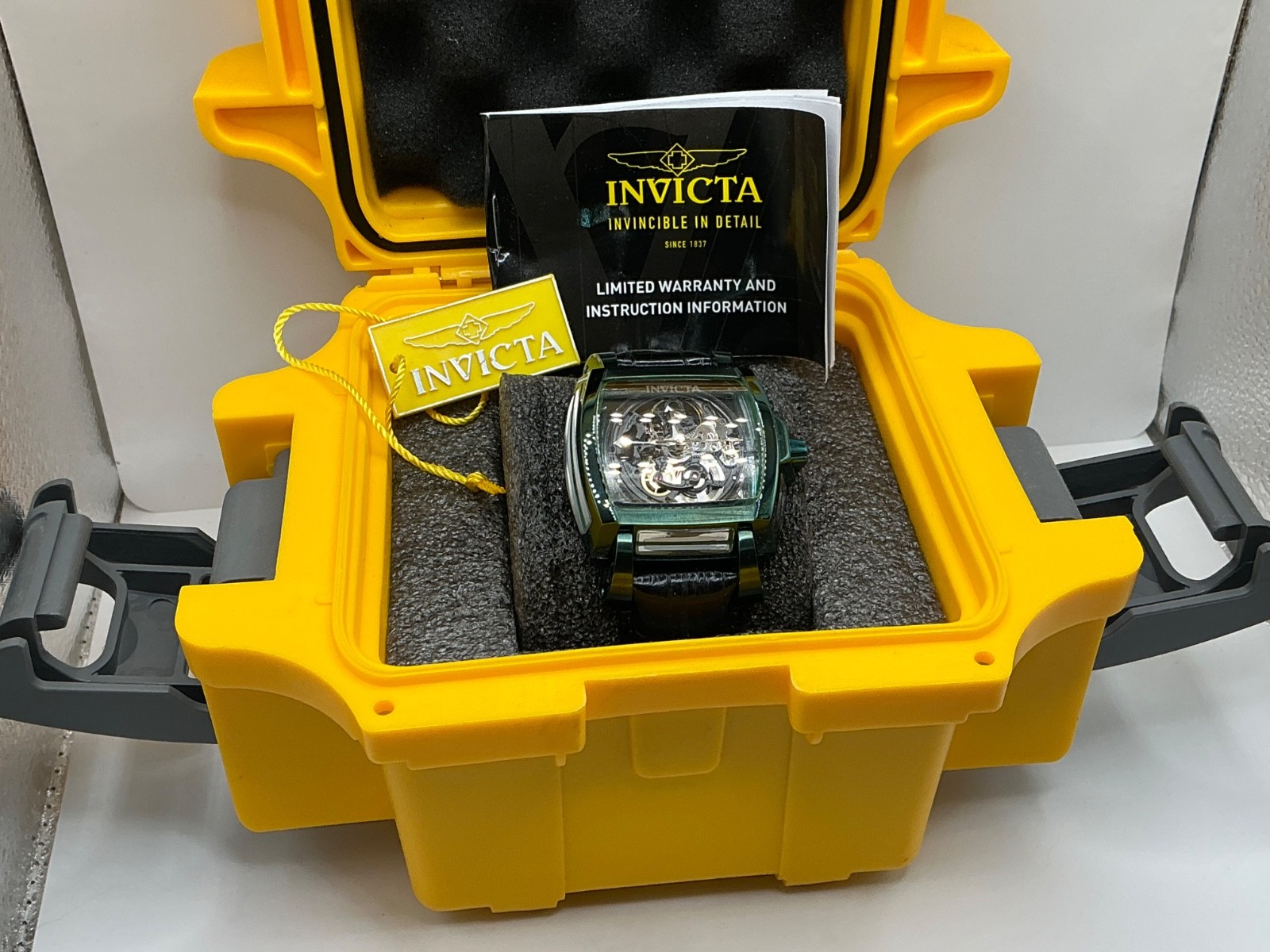 NOS INVICTA SAPPHIRE GHOST | Tonneau Case | Swiss SW200 Watch 40471