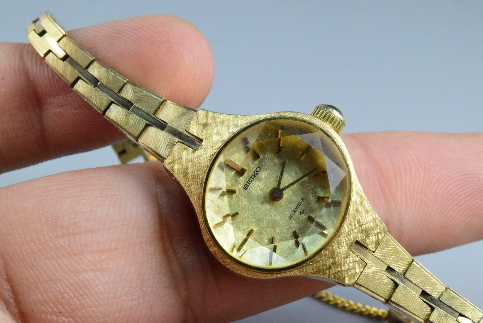 Vintage watch Seiko Gold Plate 17 7240 Yellow Lady Hand Winding oval 23mm