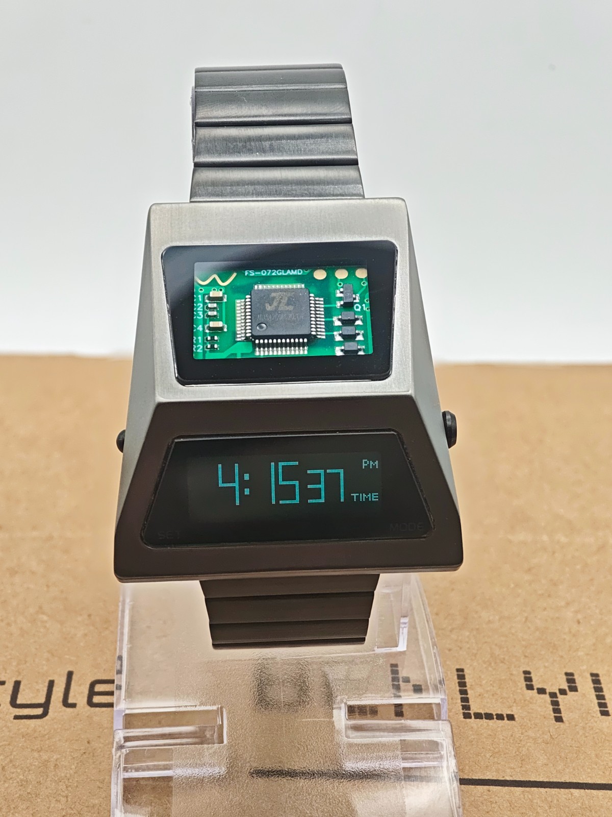 BenlyDesign Cyber Chip Window Retro-Futuristic Digital Watch S3000-C