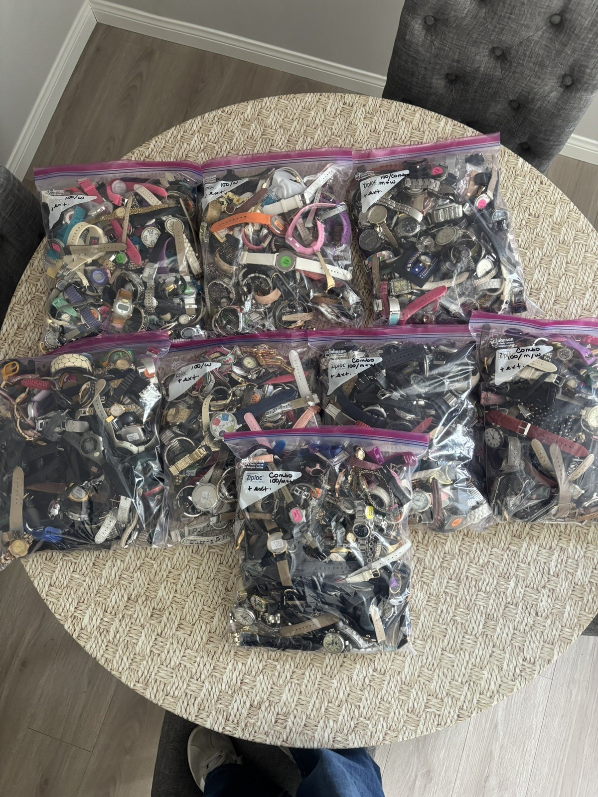 Bulk Mixed Lot Assorted Wristwatches with Watch Bands/Straps, Unisex Adults