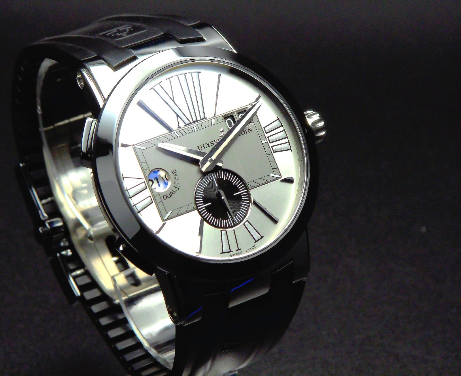 Ulysse Nardin Executive Dual Time Silver Dial 243-00-3/421 with Rubber Strap