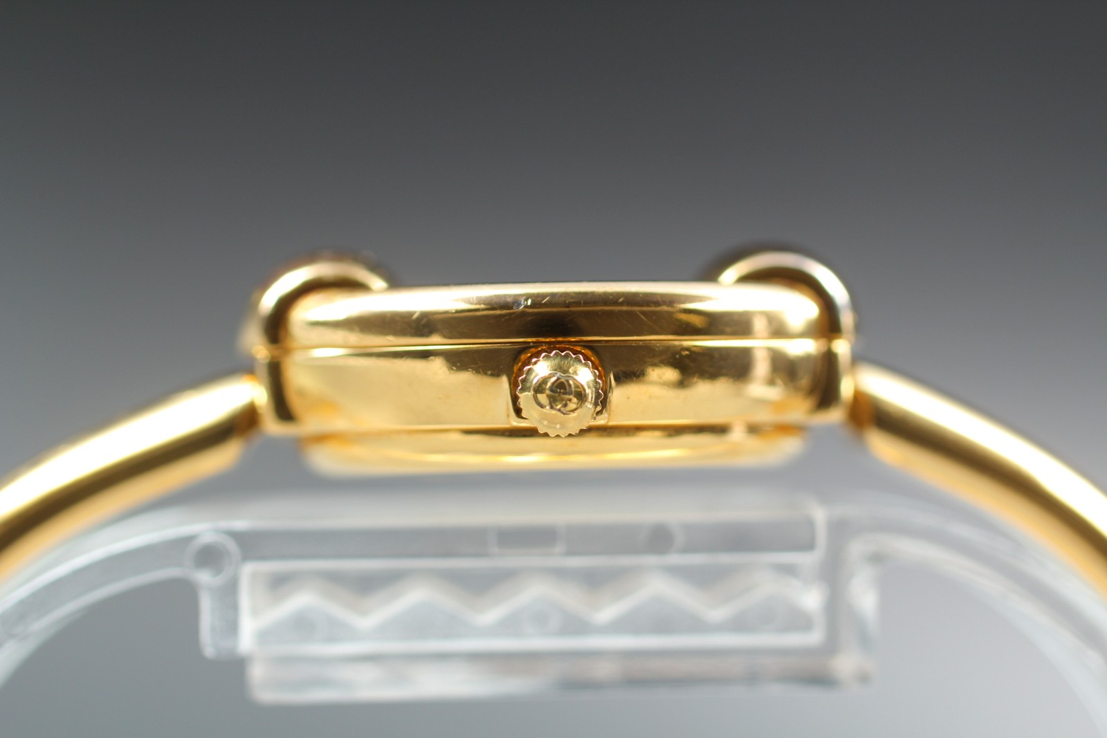 Gucci 1400L White Dial Gold Bangle Quartz 25mm Ladies Watch From JAPAN