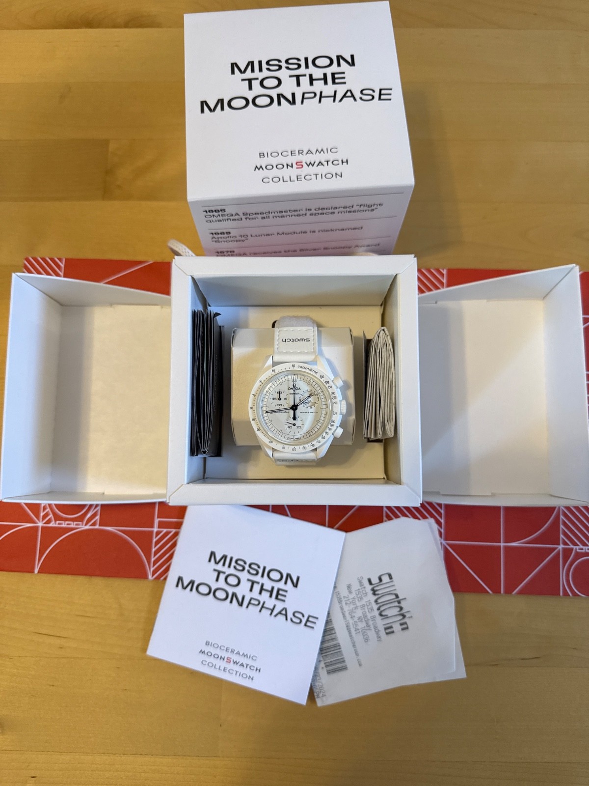 New OMEGA x Swatch White MoonSwatch Mission to the Moonphase Full Moon Snoopy
