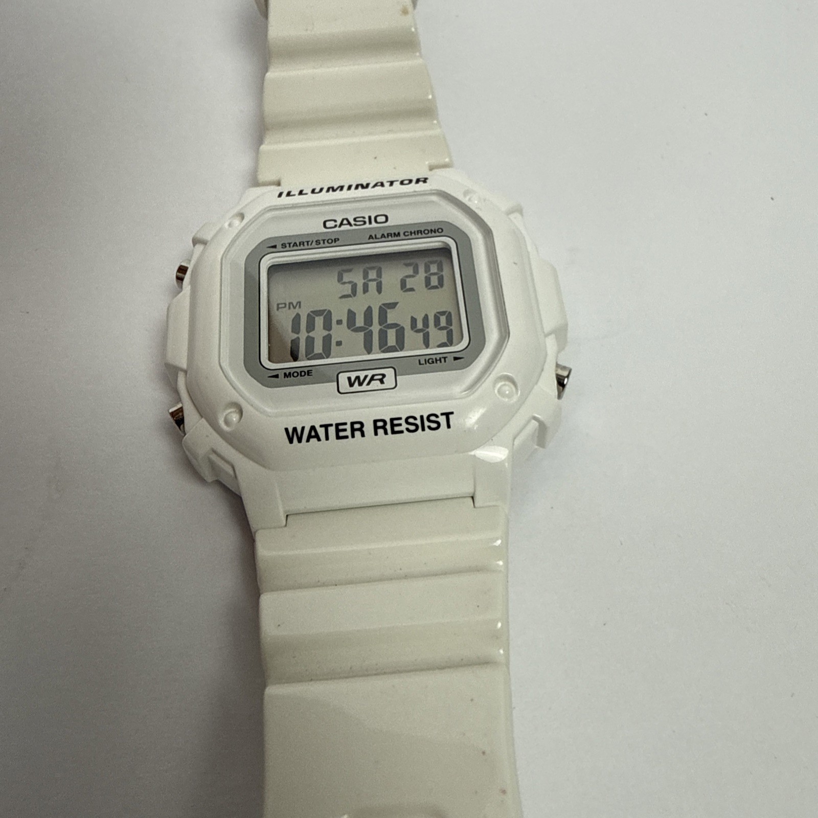 Casio Illuminator Watch Men Digital White Gray 42mm 3224 F-108WHC Alarm Timer