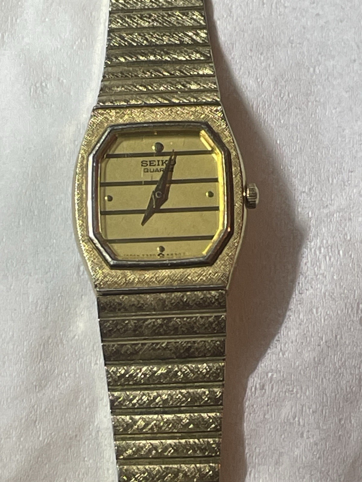 Vtg. Seiko Quartz Women’s Watch 7320-5499 Horizontal Stripe Works, New Battery.